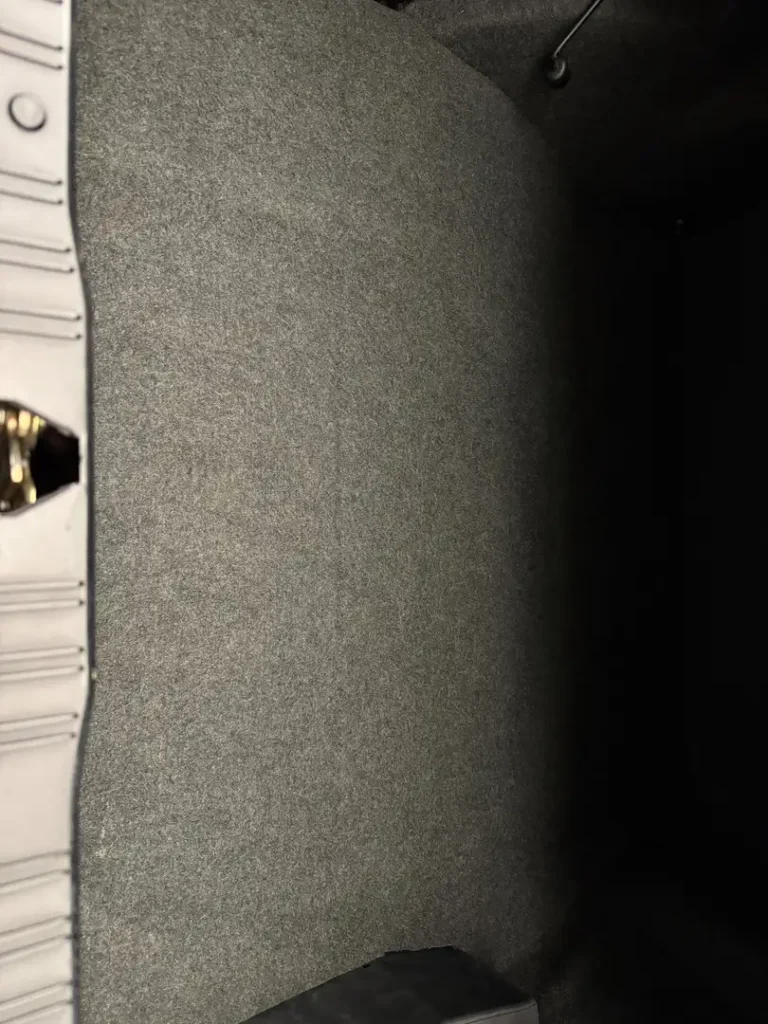 Innenraum eines BMW 325i E30 mit AC Schnitzer Modifikationen