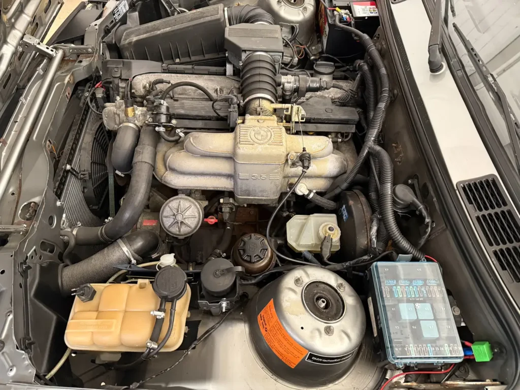 BMW 316 E34 3.5 V8 Motorraum