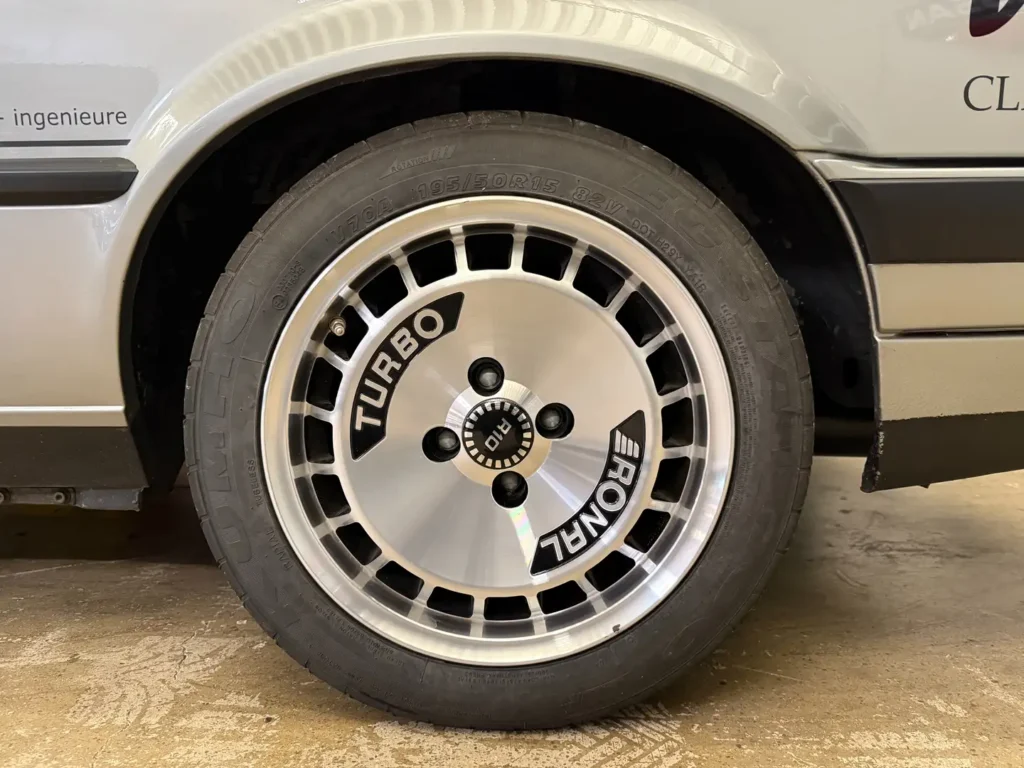 BMW 316 E34 3.5 V8 Felge mit Reifen