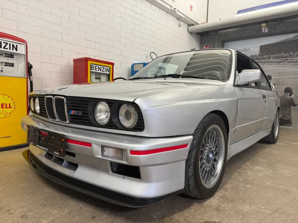 BMW M3 Aussen Kotfluegel vorne links.