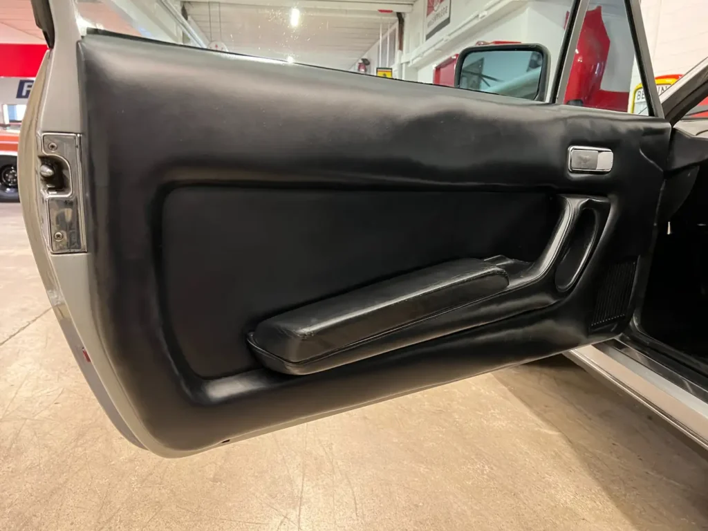 Ferrari 400 V12 silber Sicht auf offene Fahrertuer
