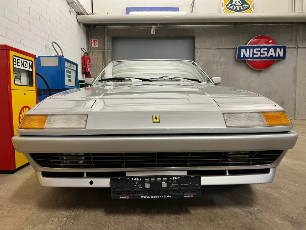 Ferrari 400 V12 silber Sicht auf Front Stossstange
