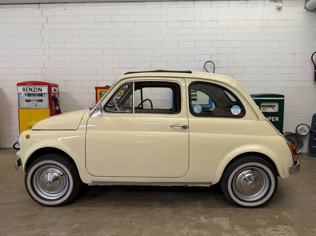 Fiat 500L Oldtimer Baujahr 1967 Seitenansicht im Top-Zustand gebraucht kaufen