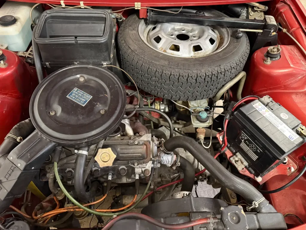 Fiat Ritmo 85 Cabrio Motor Innenraum