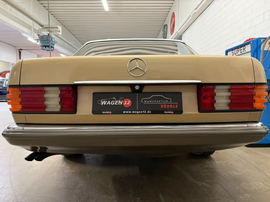 Mercedes Benz 280SE Gold Heckansicht Stossstange