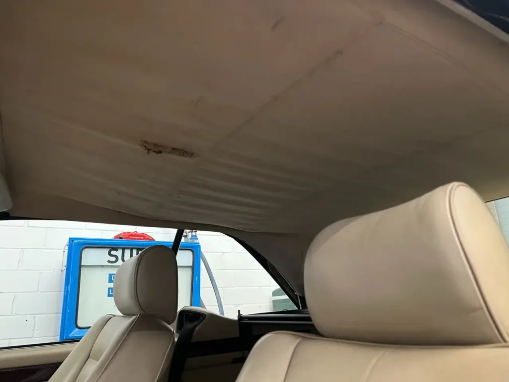 Mercedes Benz 300 CE-24 Cabrio Innenraum Dachhimmel und Kopfstuetze