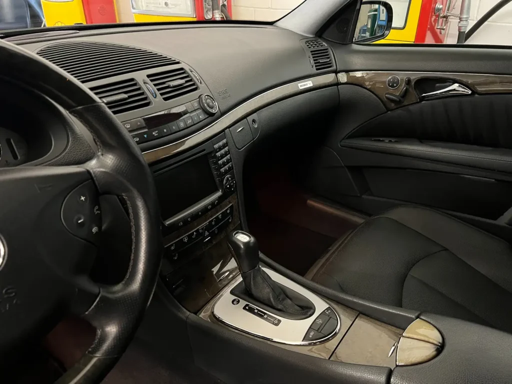 Mercedes-Benz E 500 Brabus Schaltkonsole