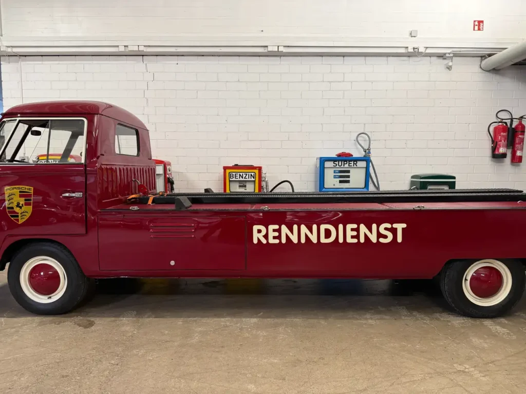 VW T1 Renntransporter Seitenansicht von aussen