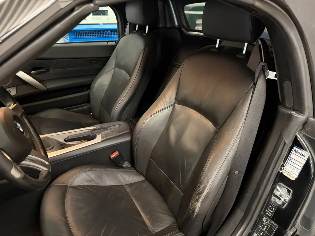 BMW Z4 2.2 Italien Import Fahrersitz in schwarzem Leder.