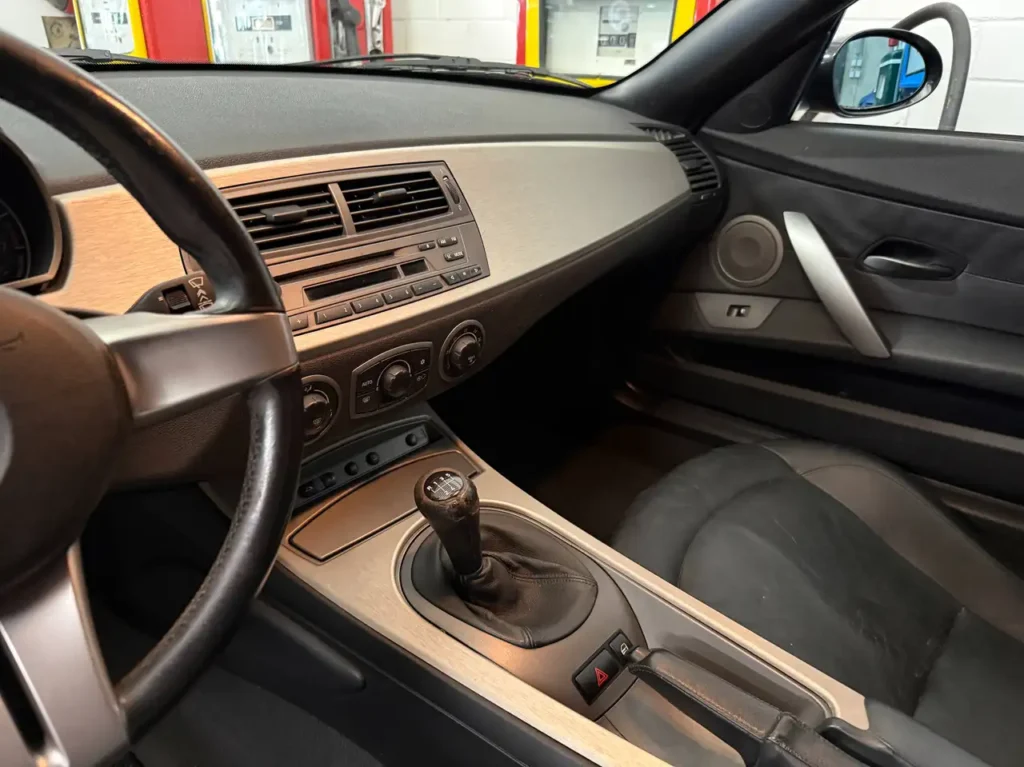 BMW Z4 2.2 Italien Import Fot der Mittelkonsole.