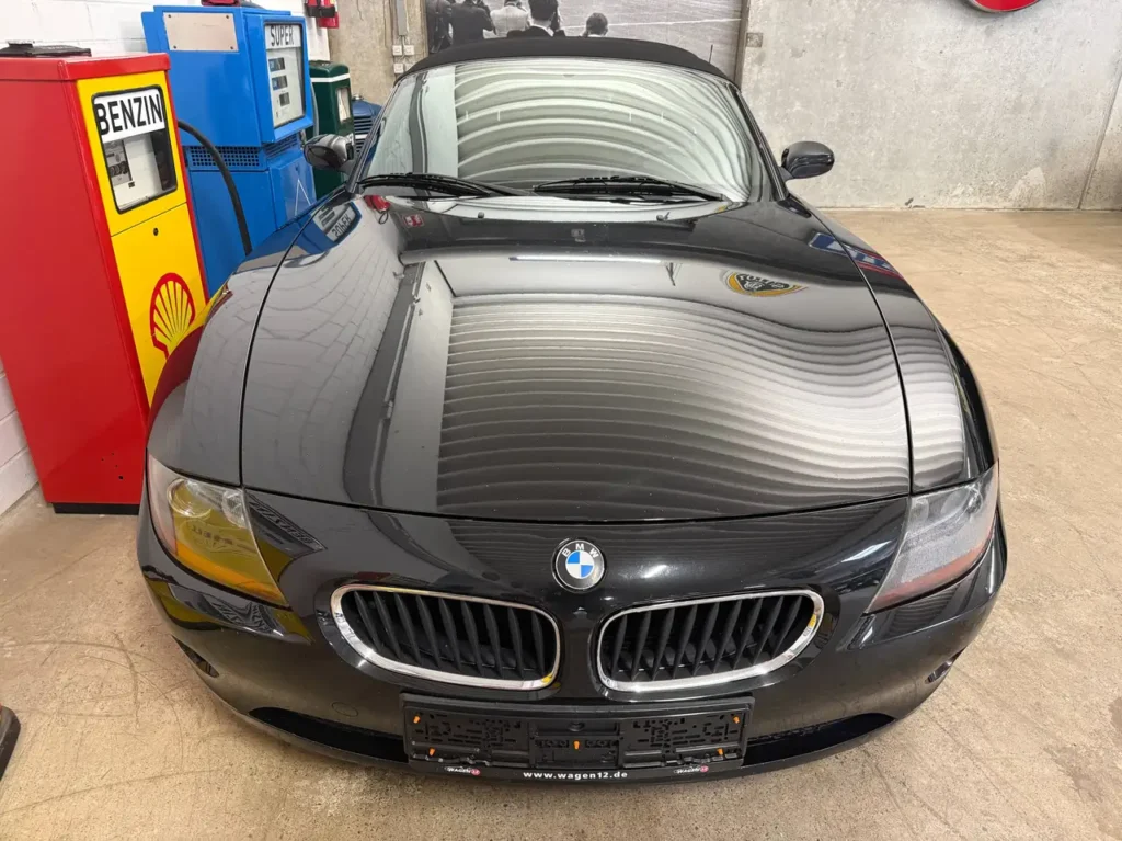 BMW Z4 2.2 Italien Import Foto von Motorhaube und Frontscheibe.