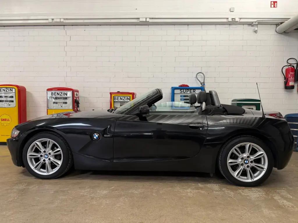 BMW Z4 2.2 Italien Import Foto mit offenem Verdeck.