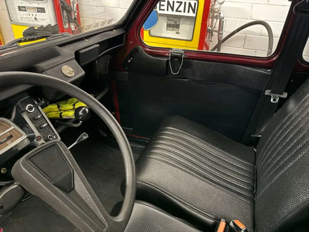 Citroen 2cv6 Charleston 1988 in rot Bild von Beifahrersitz.