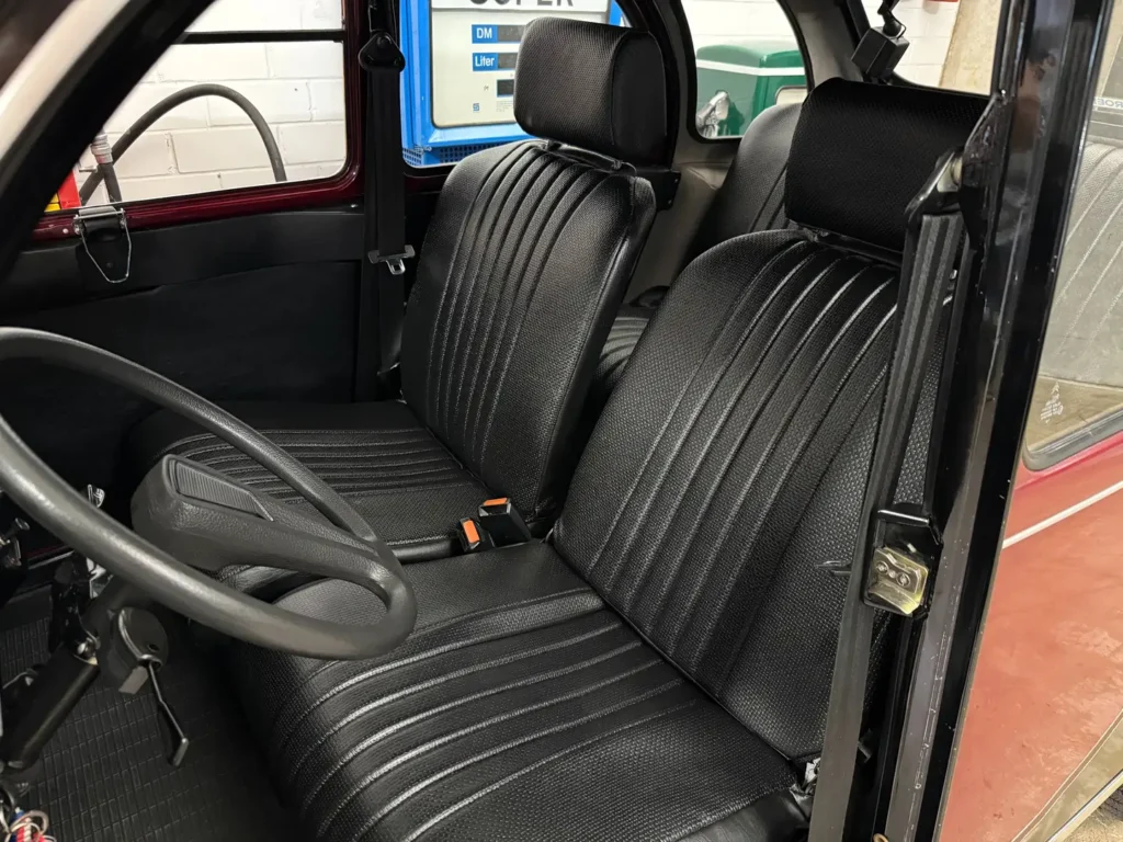 Citroen 2cv6 Charleston 1988 in rot Bild von Fahrersitz.