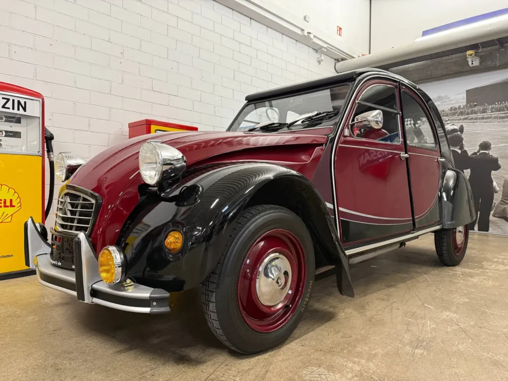 Citroen 2cv6 Charleston 1988 in rot Bild vom vorderen linken Kotfluegel.