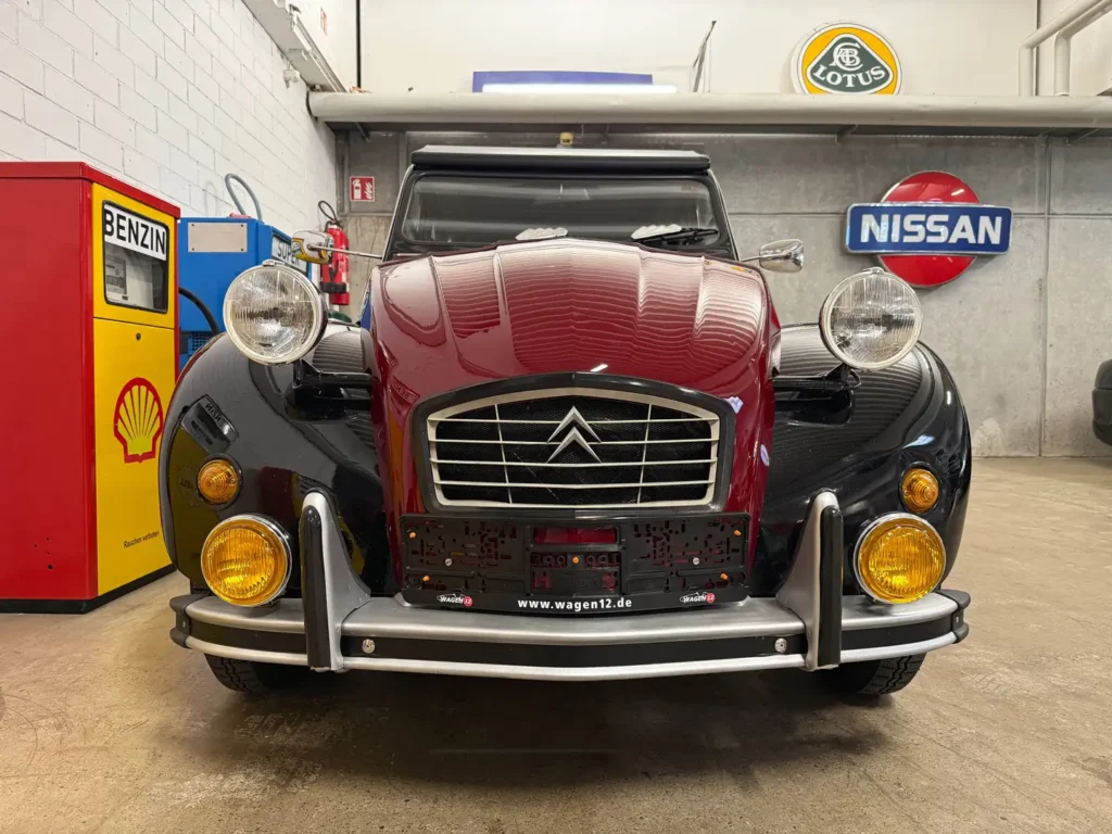 Citroen 2cv6 Charleston 1988 in rot Bild von Frontpartie.
