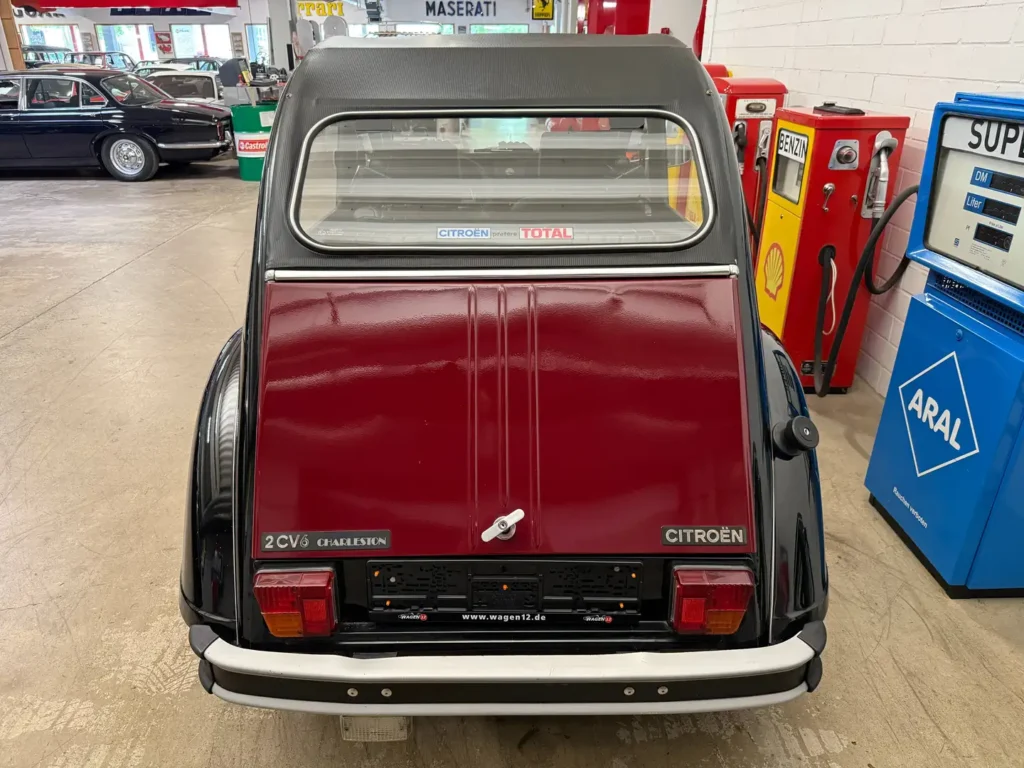 Citroen 2cv6 Charleston 1988 in rot Bild von Heckklappe.
