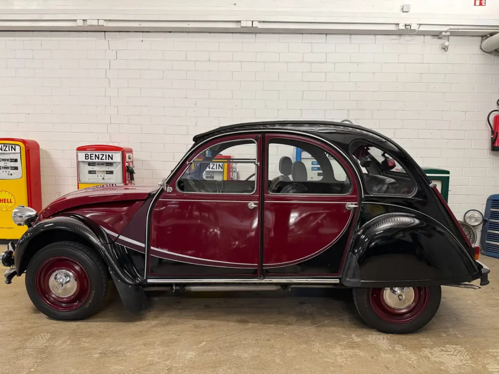 Citroen 2cv6 Charleston 1988 in rot Bild von aussen auf gesamtes Fahrzeug.