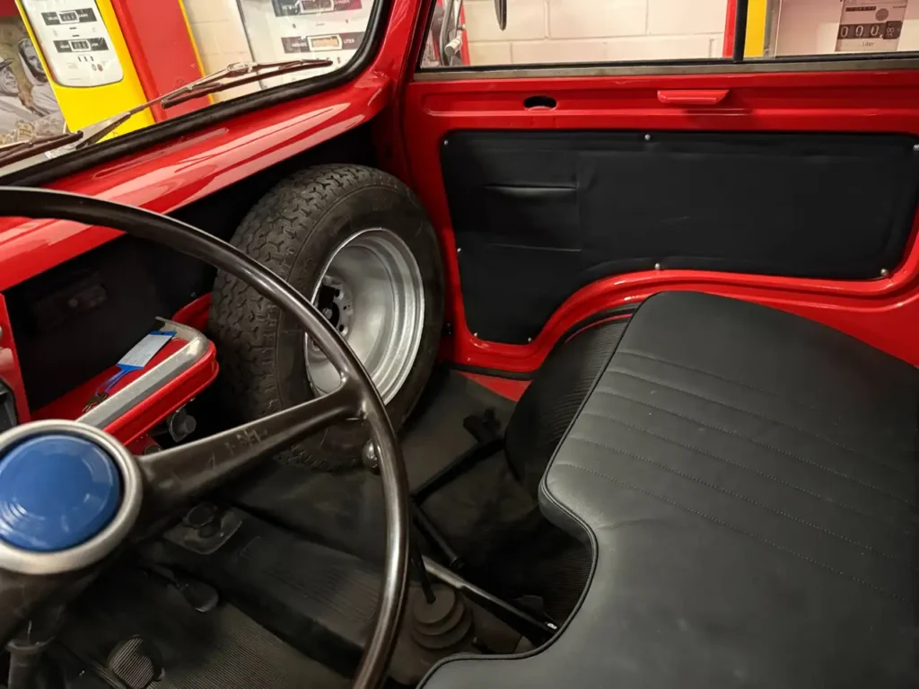 Fiat 200 Feuerwehr 1963 in rot mit Drehleiter Foto von Frontsitzbank.