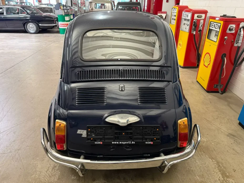Fiat 500 L 1971 Foto von der Motorhaube hinten.