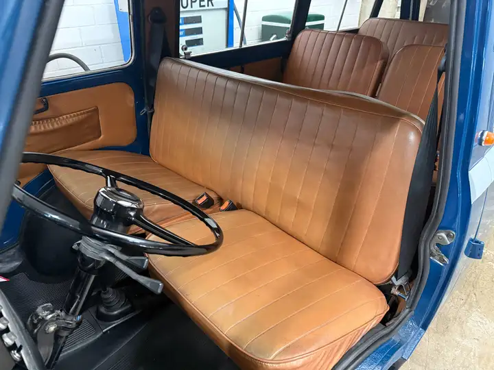 Fiat 850 Familiare Bus 1966 Bild von Frontsitzen.