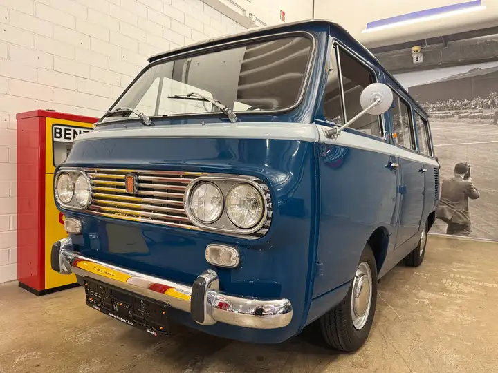 Fiat 850 Familiare Bus 1966 Bild von Kotfluegel vorne links.