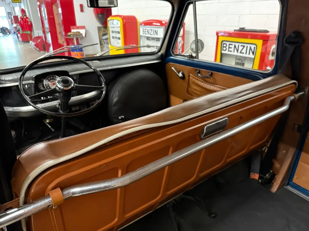 Fiat 850 Familiare Bus 1966 Bild von Frontsitzbank.