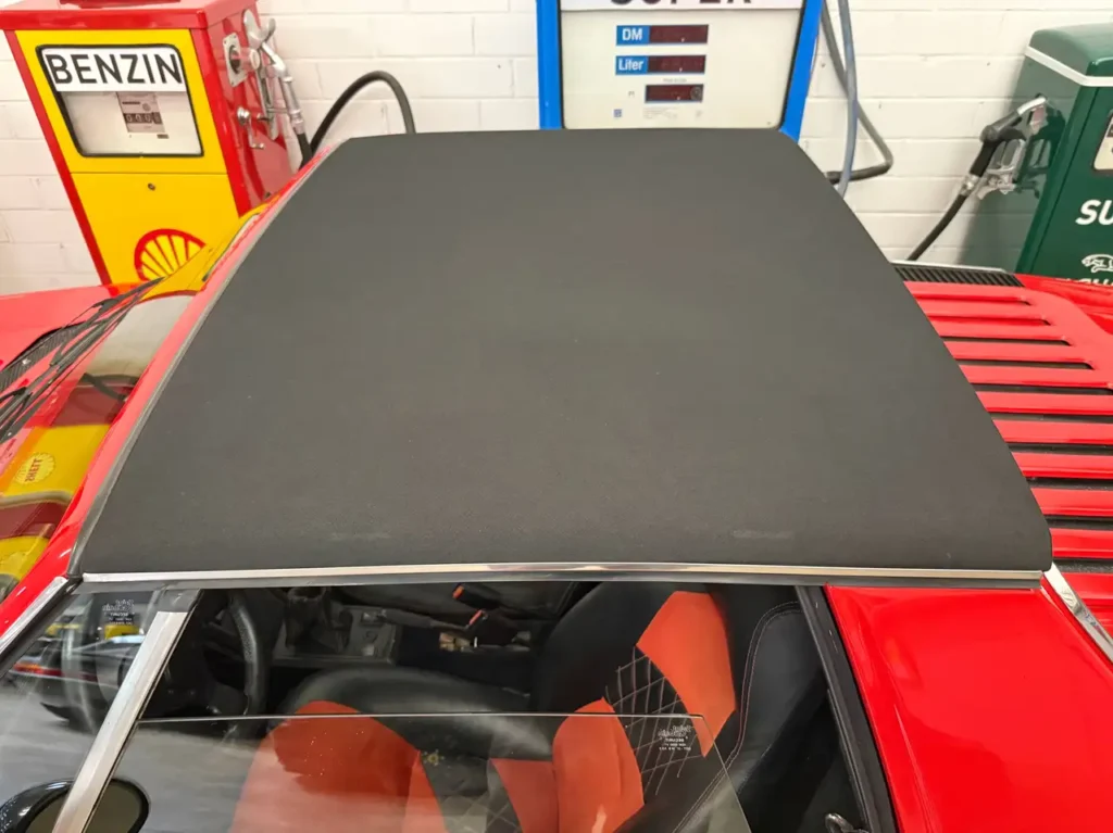 Fiat X1/9 1977 rot Targadach von aussen oben.