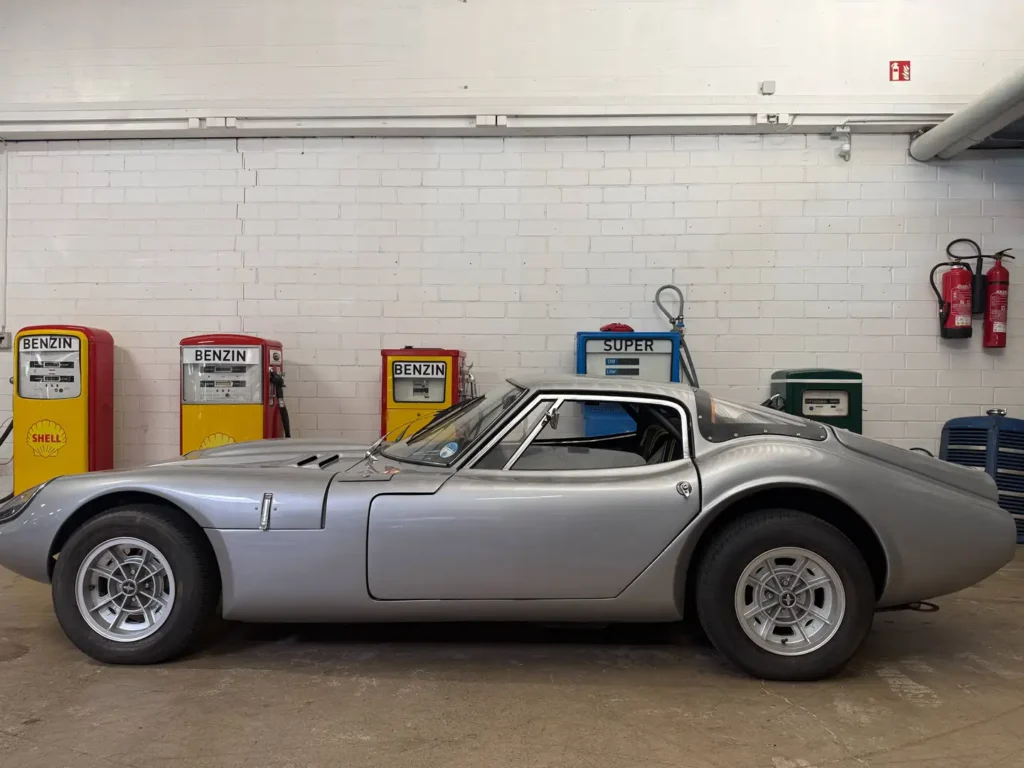 Marcos 3000 GT Seitenansicht.
