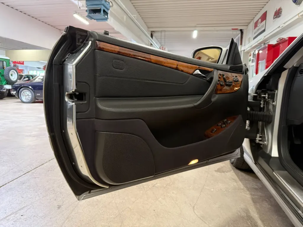 Mercedes-Benz CL 500 Foto von der Fahrertuer Seitenverkleidung.