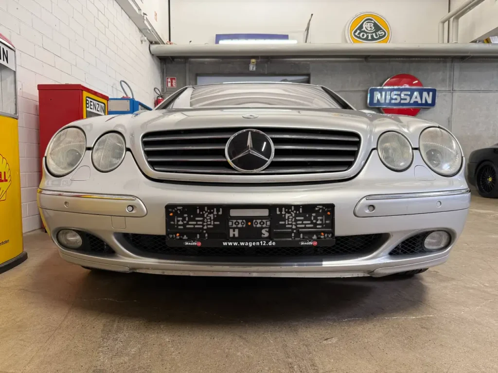 Mercedes-Benz CL 500 Foto von der Frontpartie mit Mercedes Stern.