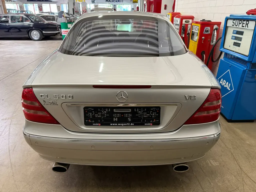 Mercedes-Benz CL 500 Foto von der Heckpartie mit Auspuff.