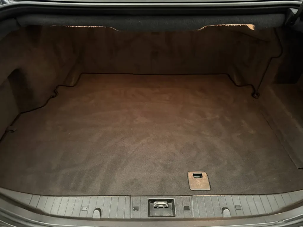 Mercedes-Benz CL 500 Foto vom Kofferraum innen,