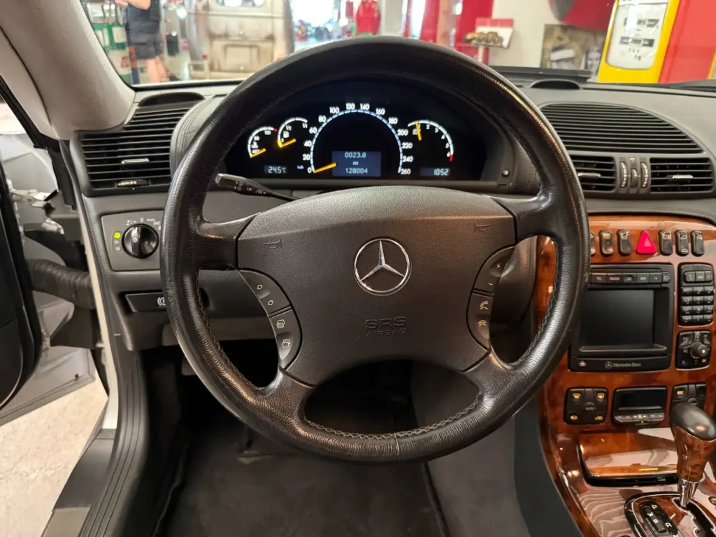 Mercedes-Benz CL 500 Foto vom Lenkrad und den Armaturen.