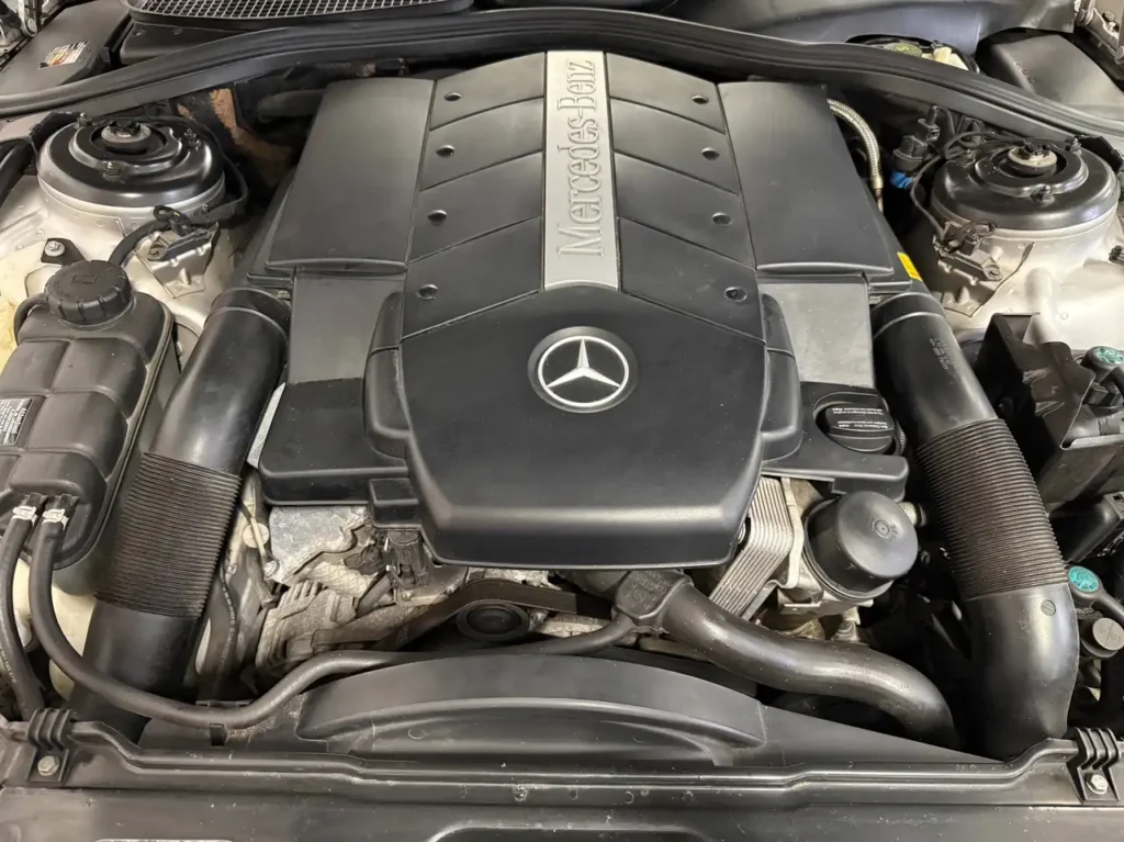 Mercedes-Benz CL 500 Foto vom Motorraum.