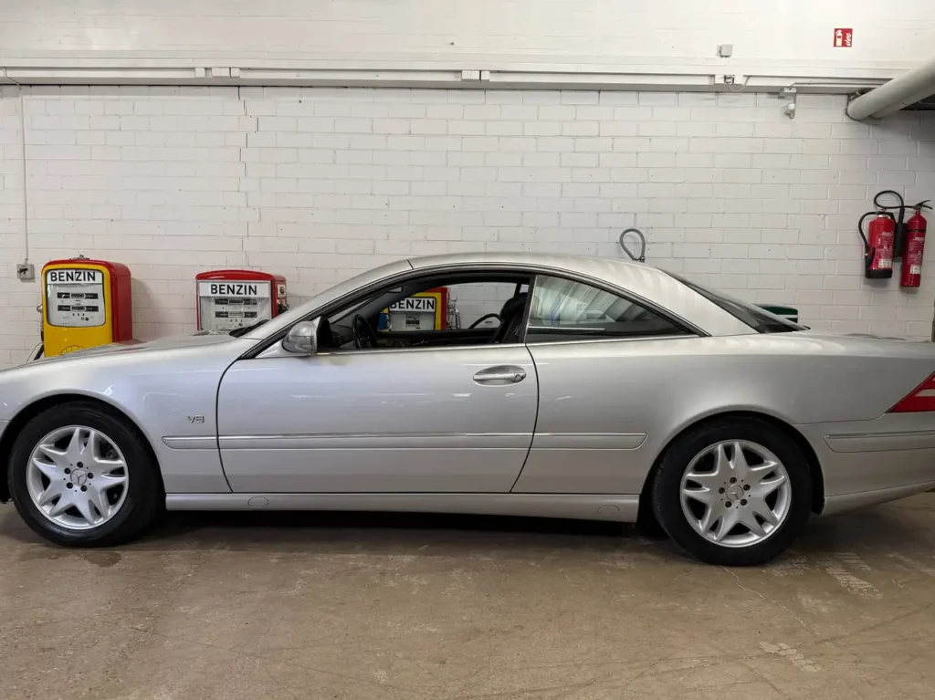 Mercedes-Benz CL 500 von der Seite fotografiert.