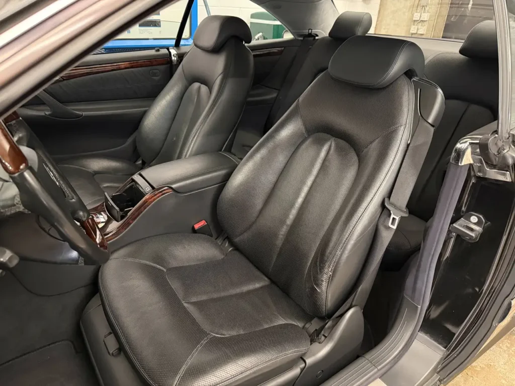 Mercedes Benz CL 55 AMG Coupe V8 Sicht auf Fahrersitz.