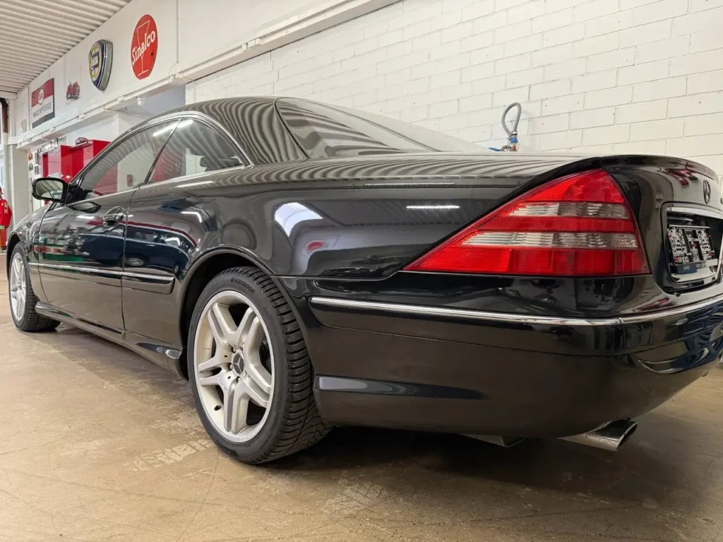 Mercedes Benz CL 55 AMG Coupe V8 Sicht auf Kotfluegel hinten links.