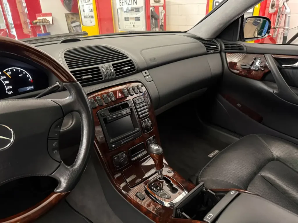 Mercedes Benz CL 55 AMG Coupe V8 Sicht auf Mittelkonsole.