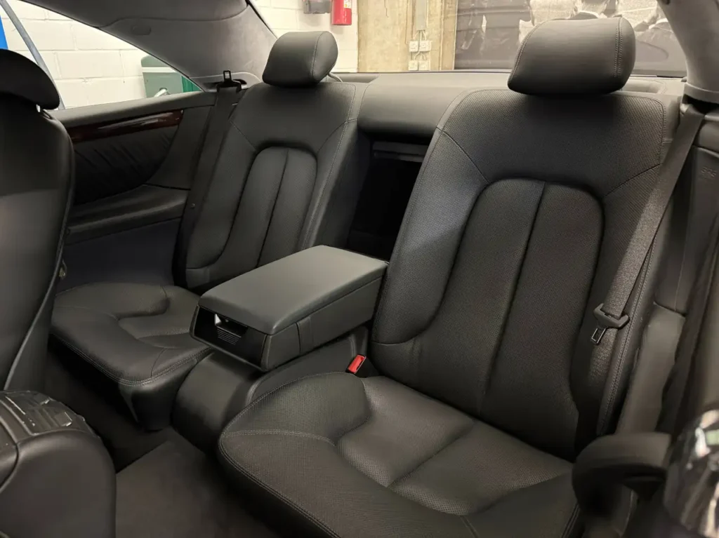 Mercedes Benz CL 55 AMG Coupe V8 Sicht auf Ruecksitze.