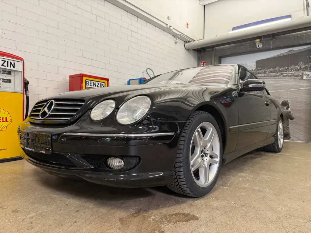 Mercedes Benz CL 55 AMG Coupe V8 Sicht auf Kotfluegel vorne.