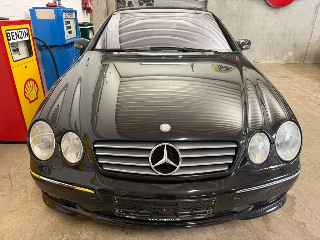 Mercedes Benz CL 55 AMG Coupe V8 Sicht Motorhaube und Windschutzscheibe.