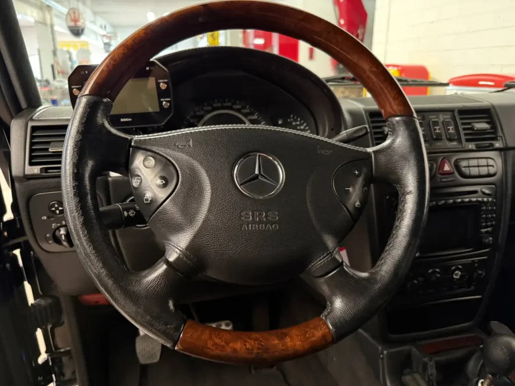 Mercedes Benz G55 AMG schwarz Foto vom Lenkrade und den ARmaturen.