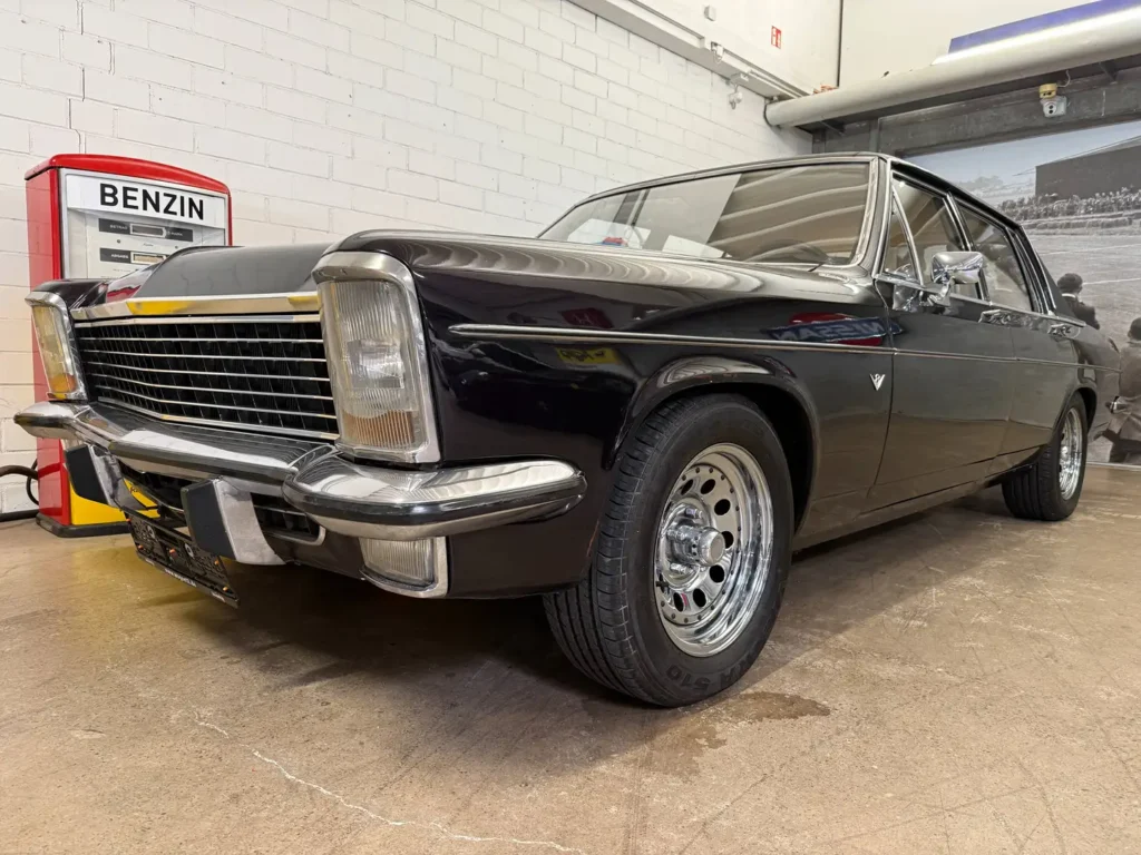 Opel Diplomat B V8 Automatik Violett Sicht auf Kotfluegel vorne links.