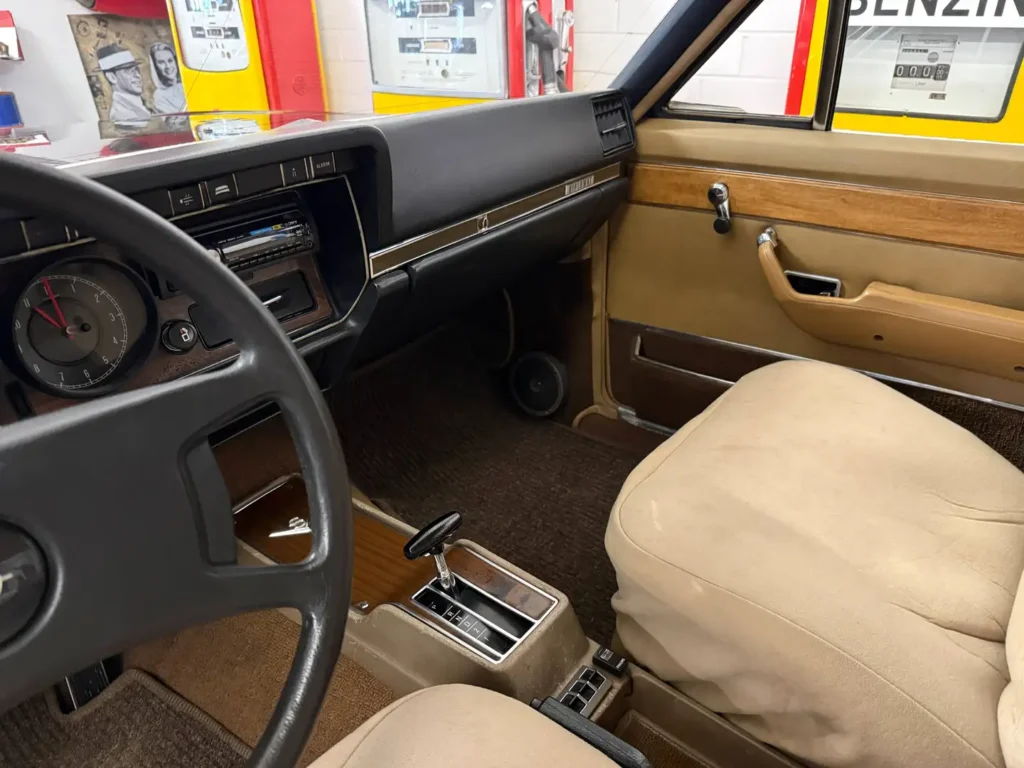 Opel Diplomat B V8 Automatik Violett Sicht auf Schaltkonsole.