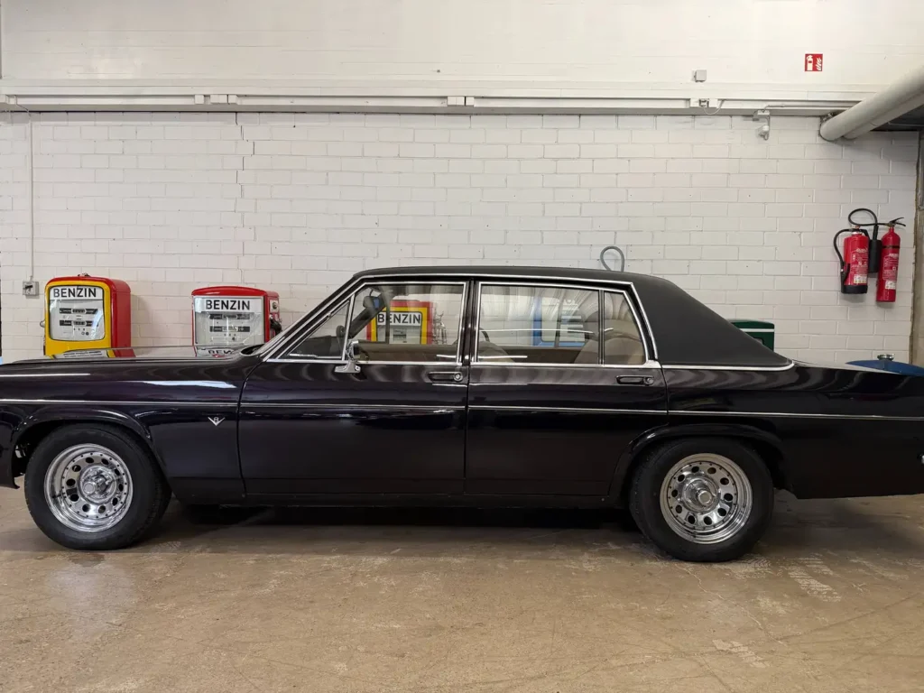 Opel Diplomat B V8 Automatik Violett Seitansicht aussen.