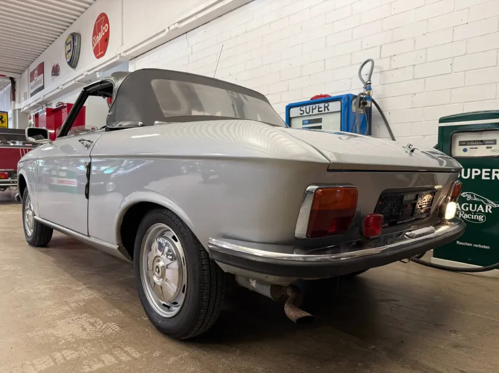 Peugeot 304 Cabrio 1971 silber Foto vom hinteren linken Kotfluegel.