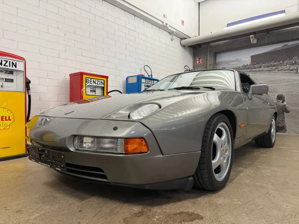 Porsche 928 Automatik S4 1990 Sicht auf Kotfluegel Front Fahrerseite.