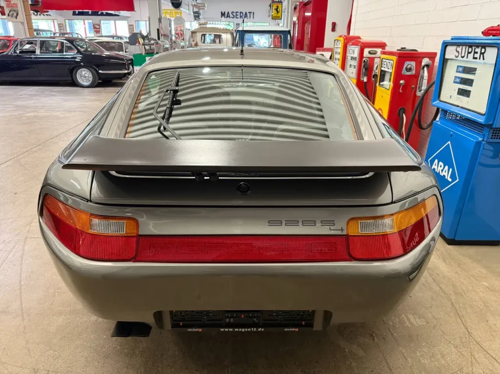 Porsche 928 Automatik S4 1990 Bild von Heck mit Auspuff.