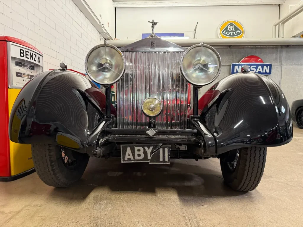Rolls-Royce Phantom II 1933 Foto von Frontgrill und Nummernschild.